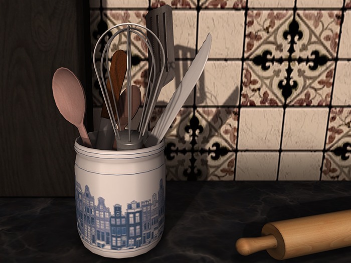 delft-blue-pot-kitchen-utensils